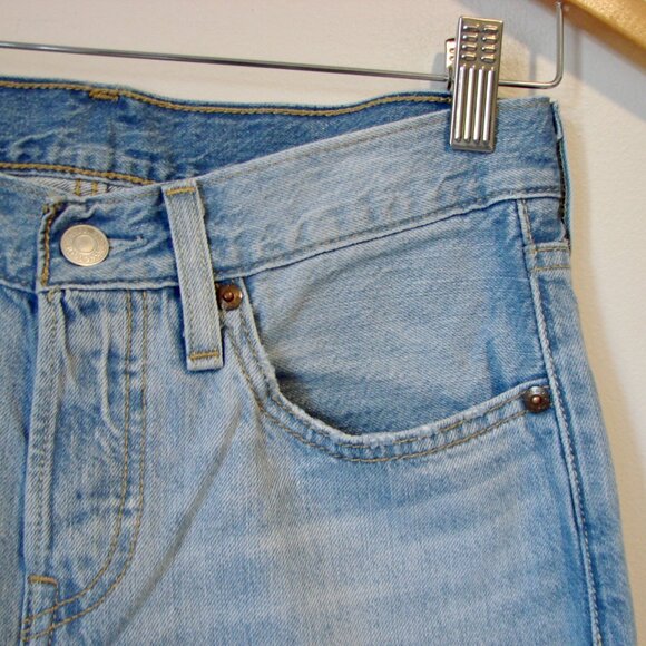 Levi's 501 T Tapered Jeans Light Wash Button Fly Ankle Crop Unisex Size 24 x 28 - Picture 9 of 16